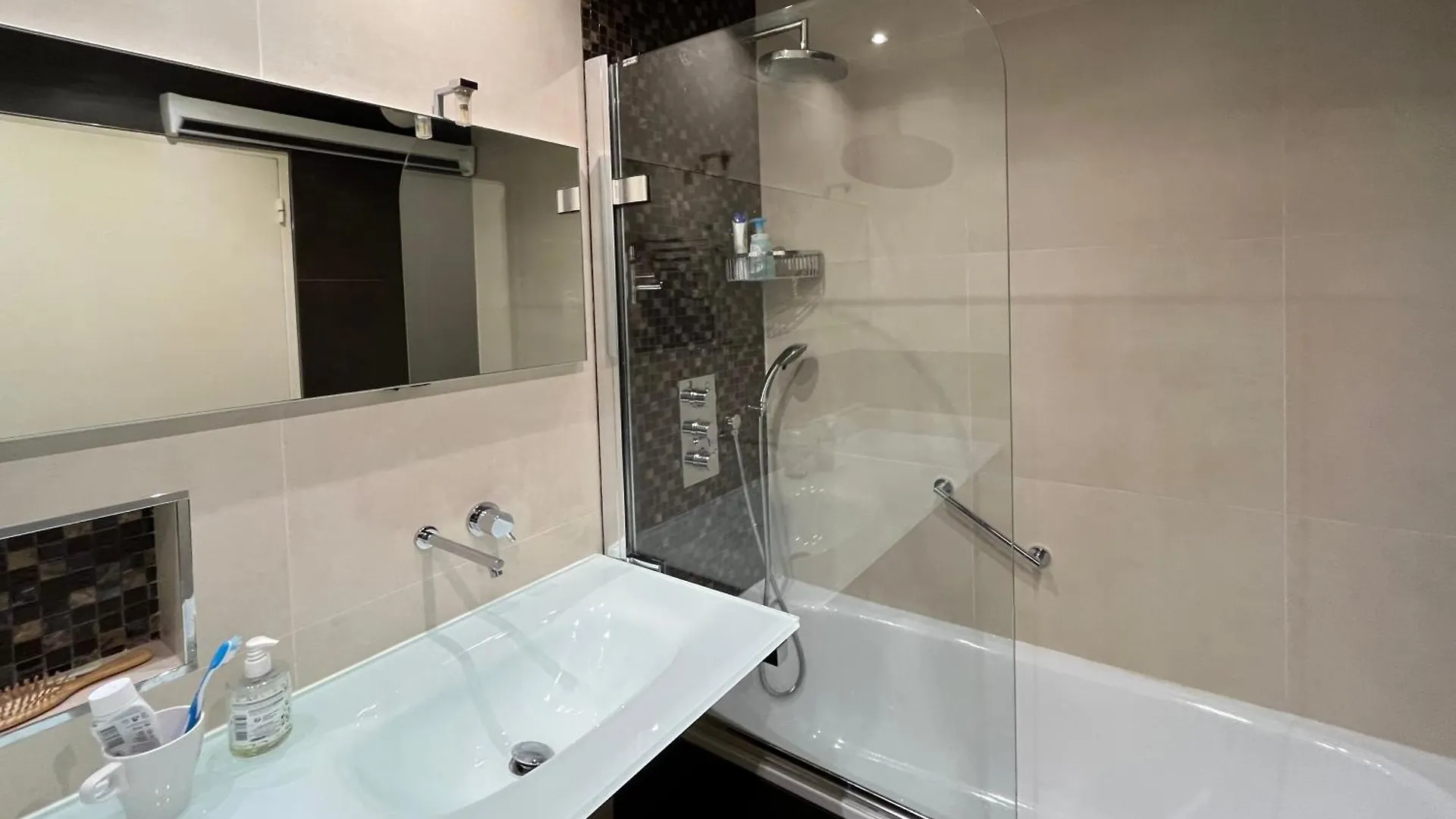 Apartment Grand Bright Appartment-4Bdr-130M2 Paris France